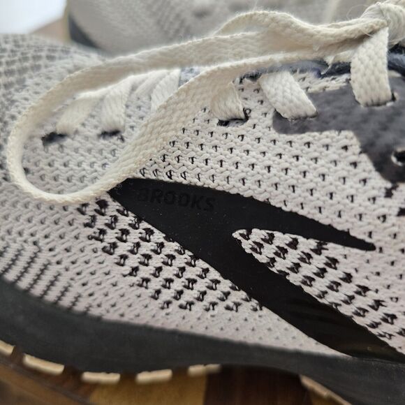 Brooks Revel 5 Womens Sz 6 B Running Shoes White Black Sneakers Athletic Gym Jog - Picture 7 of 13